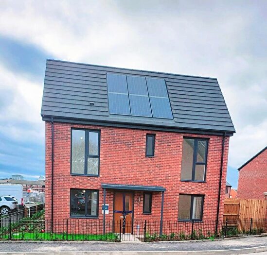 3 Bedroom Semi Detached House For Sale In Woolton Close, Salford, M5