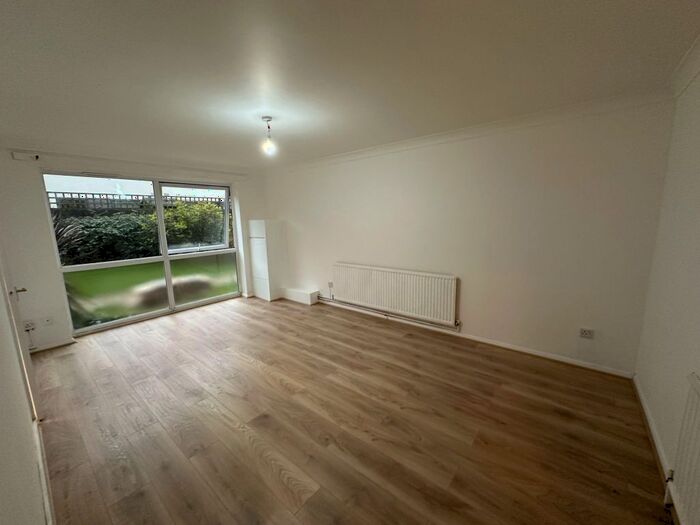2 Bedroom Flat To Rent In Talbot Road, London, N15