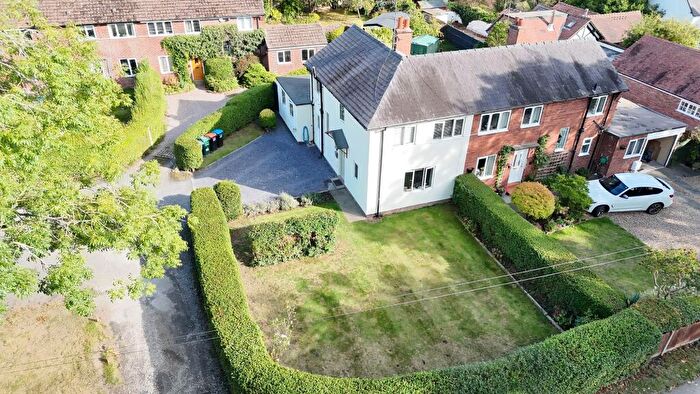 3 Bedroom Semi-Detached House For Sale In Wrexham Road, Pulford, CH4
