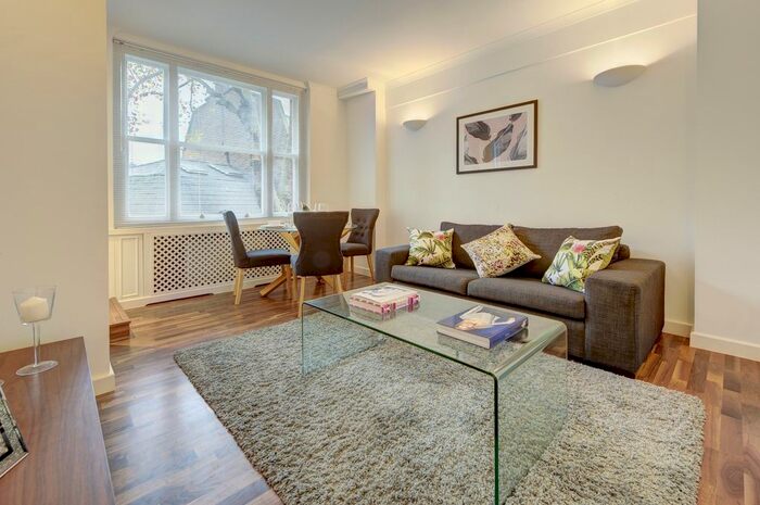 2 Bedroom Flat To Rent In Hill Street, London, W1J