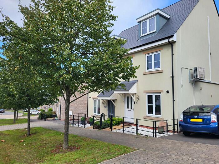 3 Bedroom House To Rent In Cowleaze, Purton, Swindon, SN5