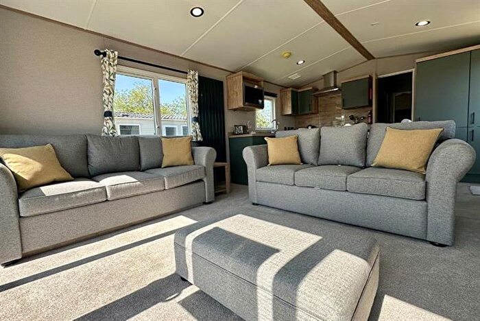 2 Bedroom Lodge For Sale In A.B.I Bramshaw Iv, Tattershall Lakes Country Park, Sleaford Rd, Tattershall, Lincolnshire, LN4