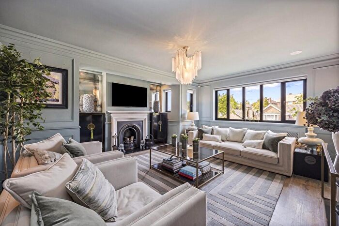 5 Bedroom Detached House For Sale In Hill Drive, Hove, BN3