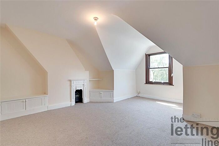 2 Bedroom Apartment To Rent In The Ridgeway, Enfield, Middlesex, EN2