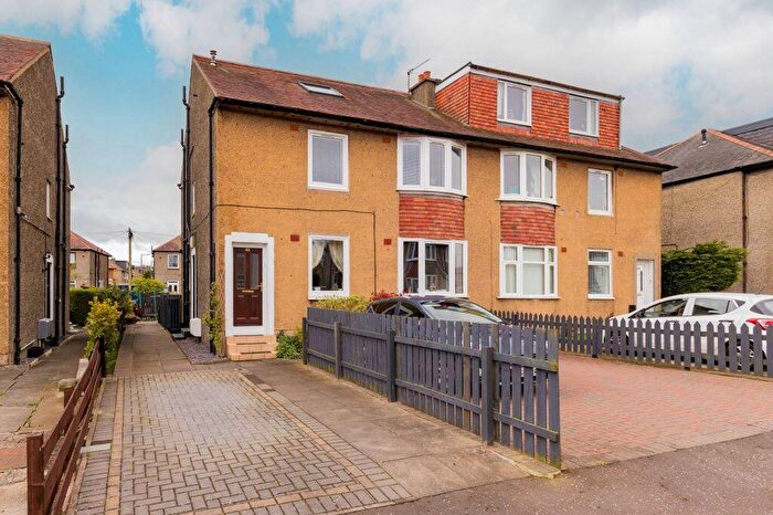 4 Bedroom Flat For Sale In Colinton Mains Road, Colinton Mains, Edinburgh, EH13