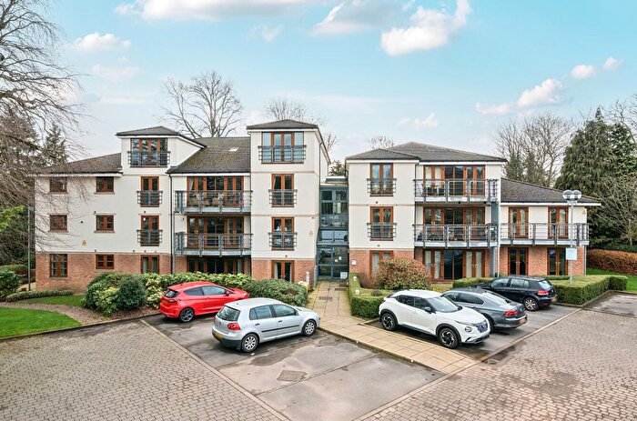 3 Bedroom Flat For Sale In Harrogate Road, Moortown, Leeds, LS17