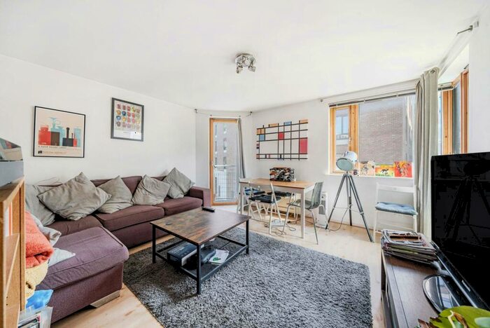 2 Bedroom Flat To Rent In Cremer Street, Hoxton, London, E2