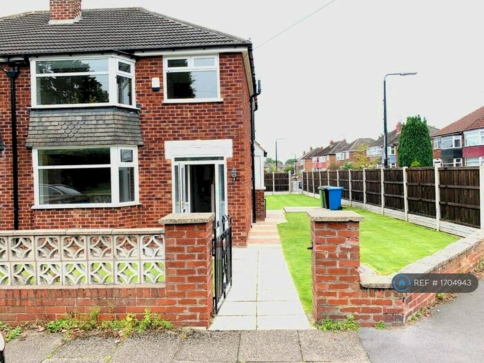 3 Bedroom Flat To Rent In Glencoe Drive, Sale, M33