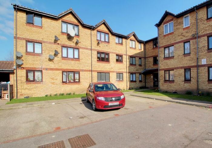 1 Bedroom Flat To Rent In Dunnock Close, London, N9