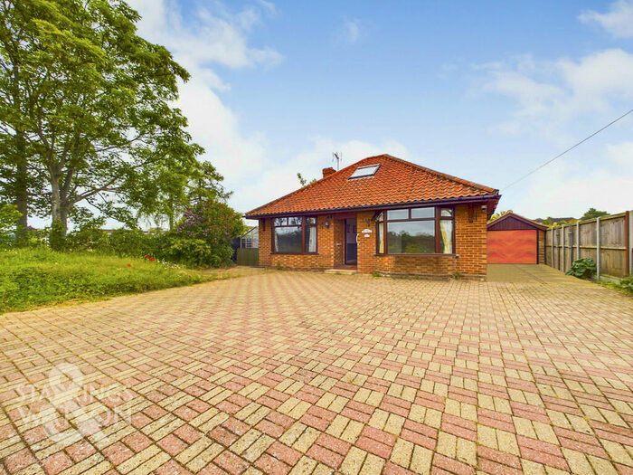 3 Bedroom Chalet To Rent In Hillside Road East, Bungay, NR35