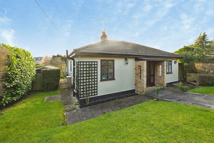 3 Bedroom Detached Bungalow For Sale In Hertford Road, Hoddesdon, EN11
