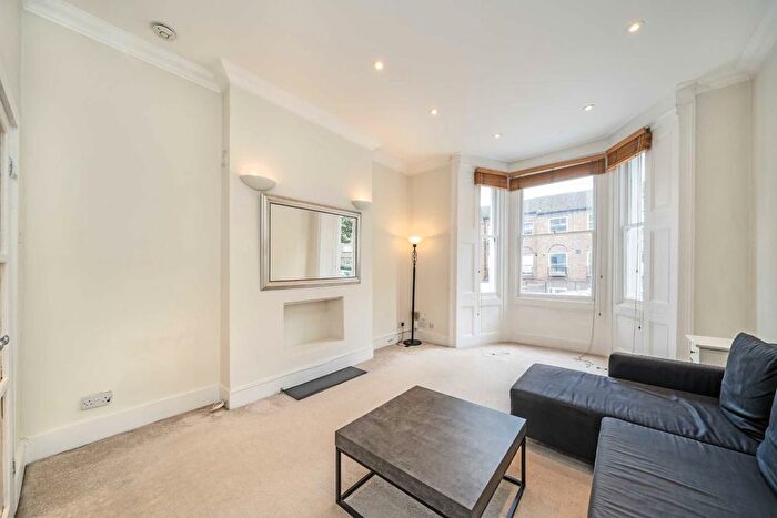 1 Bedroom Flat For Sale In Cornwall Crescent, Notting Hill, W11