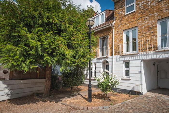 3 Bedroom Detached House For Sale In Robinscroft Mews, London, SE10