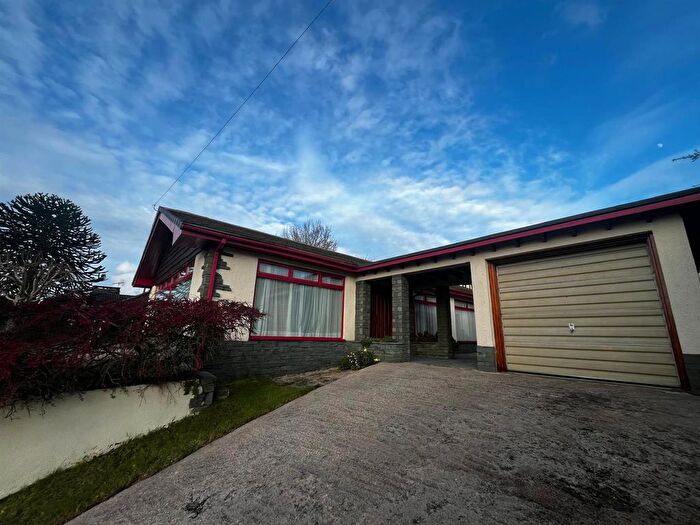 3 Bedroom Detached Bungalow For Sale In Mottram Old Road, Stalybridge, SK15