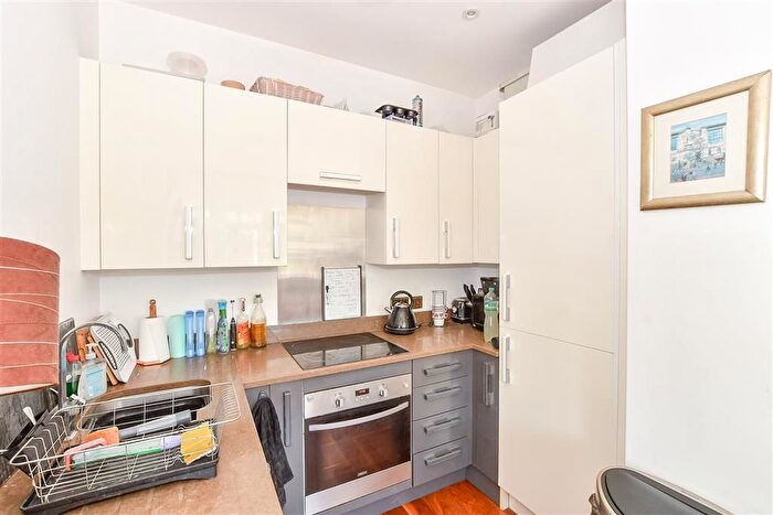 1 Bedroom Flat For Sale In Lesbourne Road, Reigate, Surrey, RH2