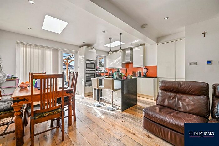 3 Bedroom Terraced House For Sale In Bilton Road, Perivale, Middlesex, UB6