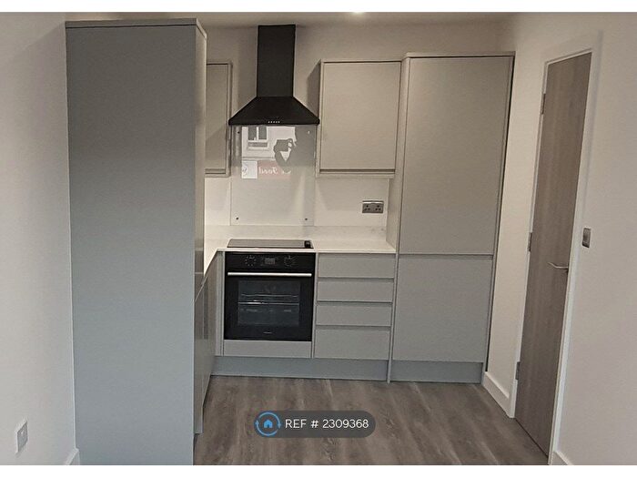 1 Bedroom Flat To Rent In Montrose House, Slough, SL1