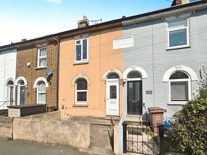 3 Bedroom Terraced House To Rent In Railway Street, Gillingham, Kent, ME7