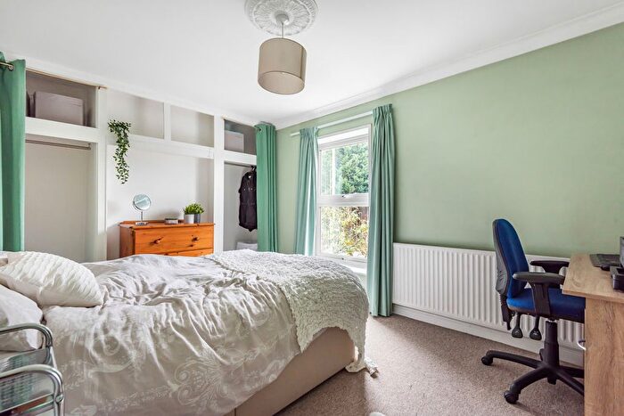 4 Bedroom Terraced House To Rent In Worplesdon Road, Guildford, GU2