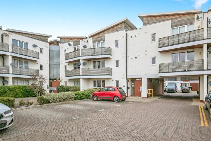 2 Bedroom Flat For Sale In Hening Avenue, Ipswich, IP3