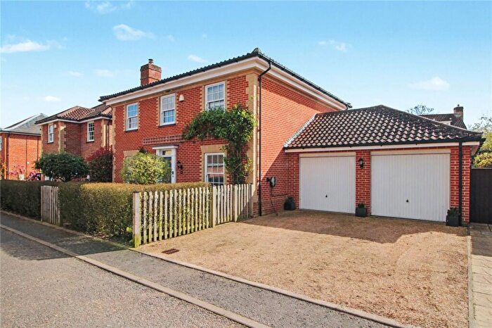 4 Bedroom Detached House For Sale In Sowdlefield Walk, Mulbarton, Norwich, Norfolk, NR14