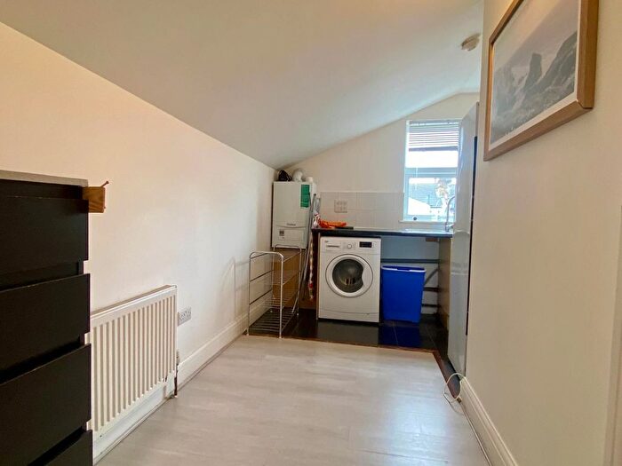 1 Bedroom Flat To Rent In Garratt Terrace, London, SW17