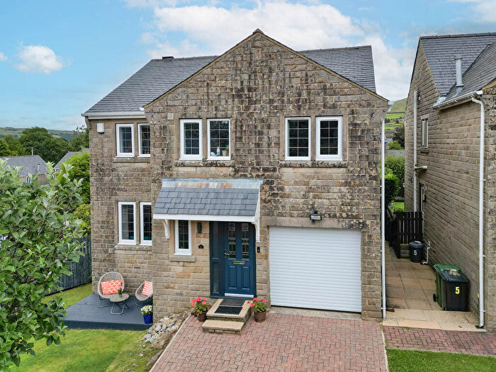 4 Bedroom Detached House For Sale In Rossendale View, Todmorden, OL14