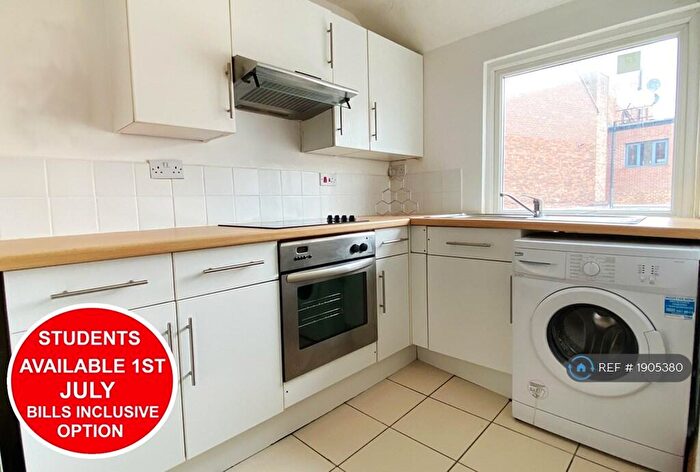 2 Bedroom Flat To Rent In Humberstone Gate, Leicester, LE1