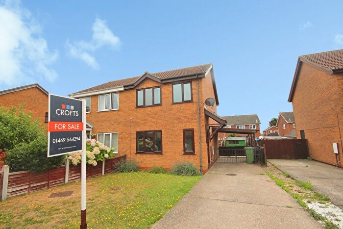 3 Bedroom Semi-detached House For Sale In Sunningdale Drive, Immingham, DN40