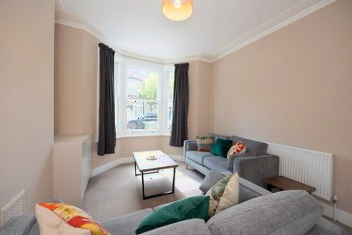 1 Bedroom Flat To Rent In Hargwyne Street, Clapham, London, SW9