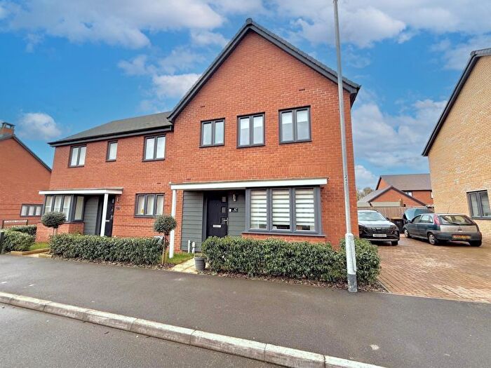 3 Bedroom Semi-Detached House For Sale In Pantheon Drive, Houghton Regis, Dunstable, LU5