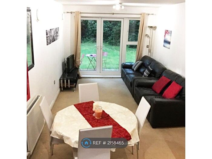 2 Bedroom Flat To Rent In Smoothfield Court, Hounslow, TW3