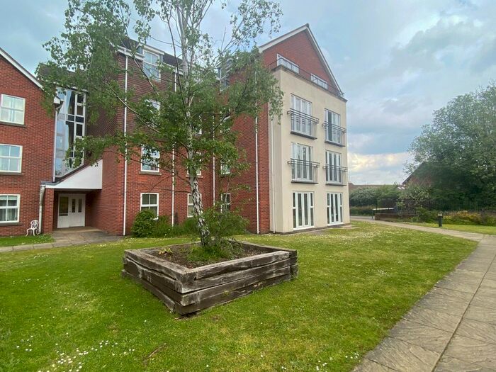 2 Bedroom Flat To Rent In Birch Meadow Close, Warwick, CV34