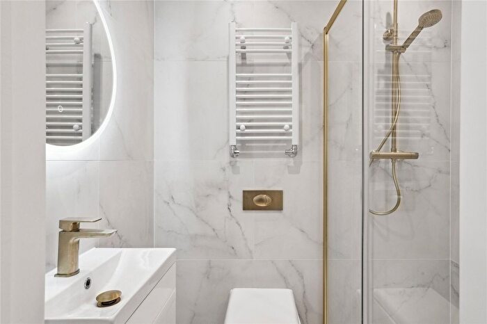 1 Bedroom Flat For Sale In Seymour Road, London, SW18