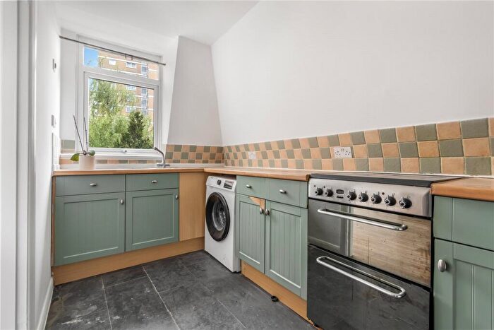 2 Bedroom Apartment To Rent In Nightingale Road, London, N22