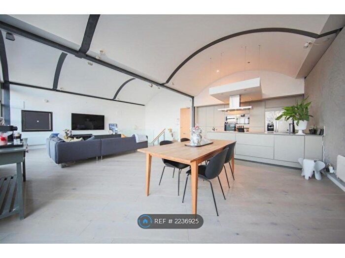 2 Bedroom Flat To Rent In Church Street, Manchester, M4