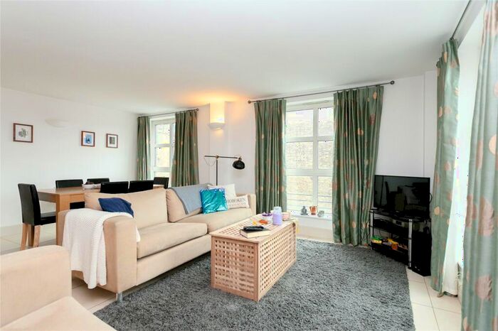 2 Bedroom Flat To Rent In Epstein Court, A Essex Road, N1