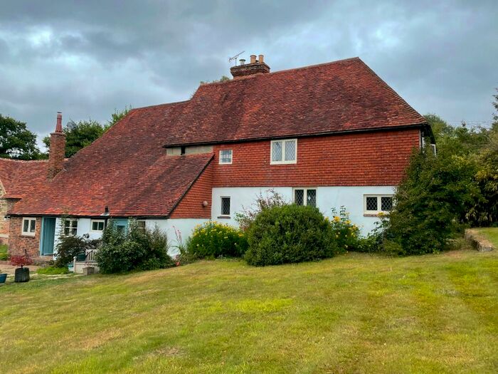 4 Bedroom Farmhouse To Rent In Mark Beech, Edenbridge, TN8