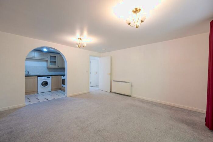 2 Bedroom Flat To Rent In London Road, Newbury, RG14