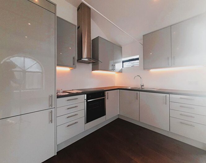 1 Bedroom Flat To Rent In Garratt Lane, London, SW17
