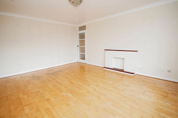 2 Bedroom Apartment For Sale In West Cliff Road, Bournemouth, BH4