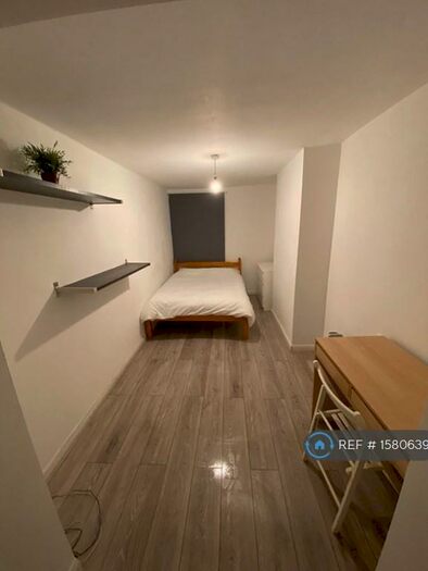 5 Bedroom Flat To Rent In Bethnal Green Road, London, E2