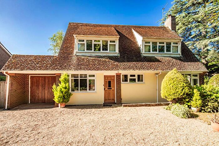 3 Bedroom Detached House For Sale In Heron Cottage, Goring On Thames, RG8
