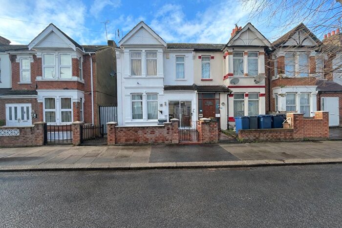 3 Bedroom End Terrace House For Sale In Abbotts Road, Southall, Greater London, UB1