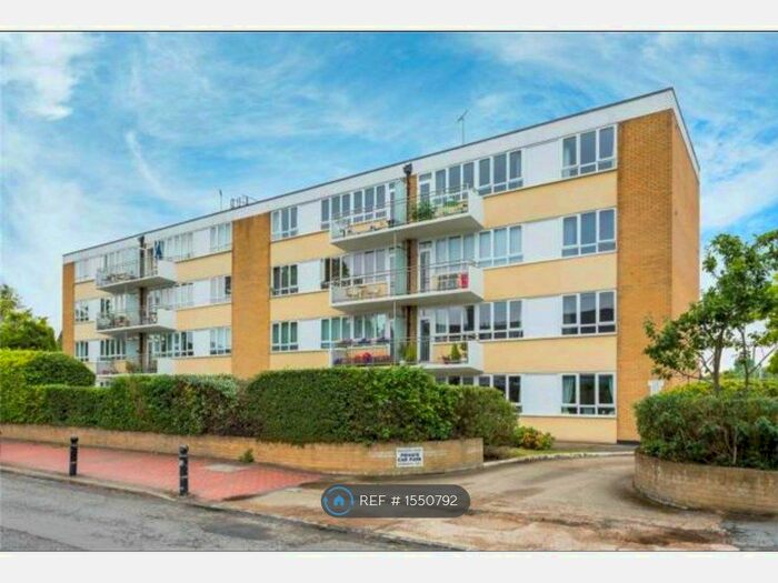 2 Bedroom Flat To Rent In Bathurst Walk, Iver, SL0