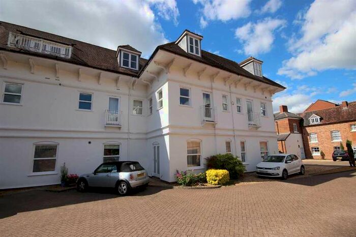 2 Bedroom Apartment To Rent In Neville Court, Warwick, CV34