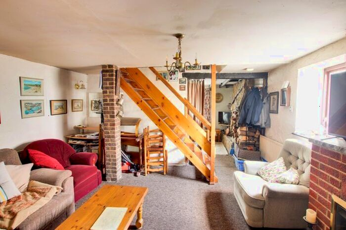 3 Bedroom Terraced House For Sale In Wyke Road, Trowbridge, BA14