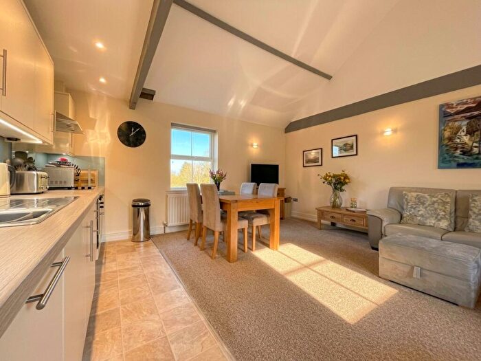 2 Bedroom Flat For Sale In Stramongate, Kendal, LA9