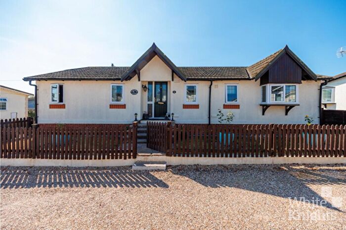 2 Bedroom Park Home For Sale In Loddon Court Farm Park Homes, Beech Hill Road, Spencers Wood, Reading, Berkshire, RG7