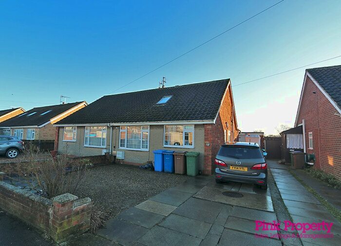 3 Bedroom Semi-Detached Bungalow To Rent In Ashleigh Drive, Beeford YO25